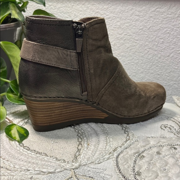 Dansko Shirley Ankle Bootie - Picture 5 of 13